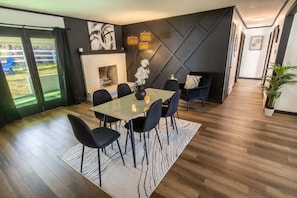 Dining - Forever Young - Near NRG_FirePit_BBQ_Spacious (Oak Hill)