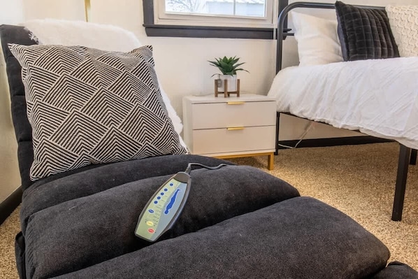 Iron/ironing board, WiFi (free), bed sheets