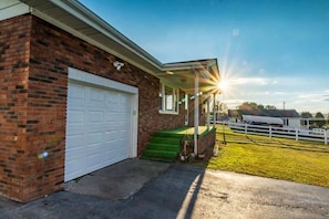 Exterior - Forever Young - Near NRG_FirePit_BBQ_Spacious (Oak Hill)