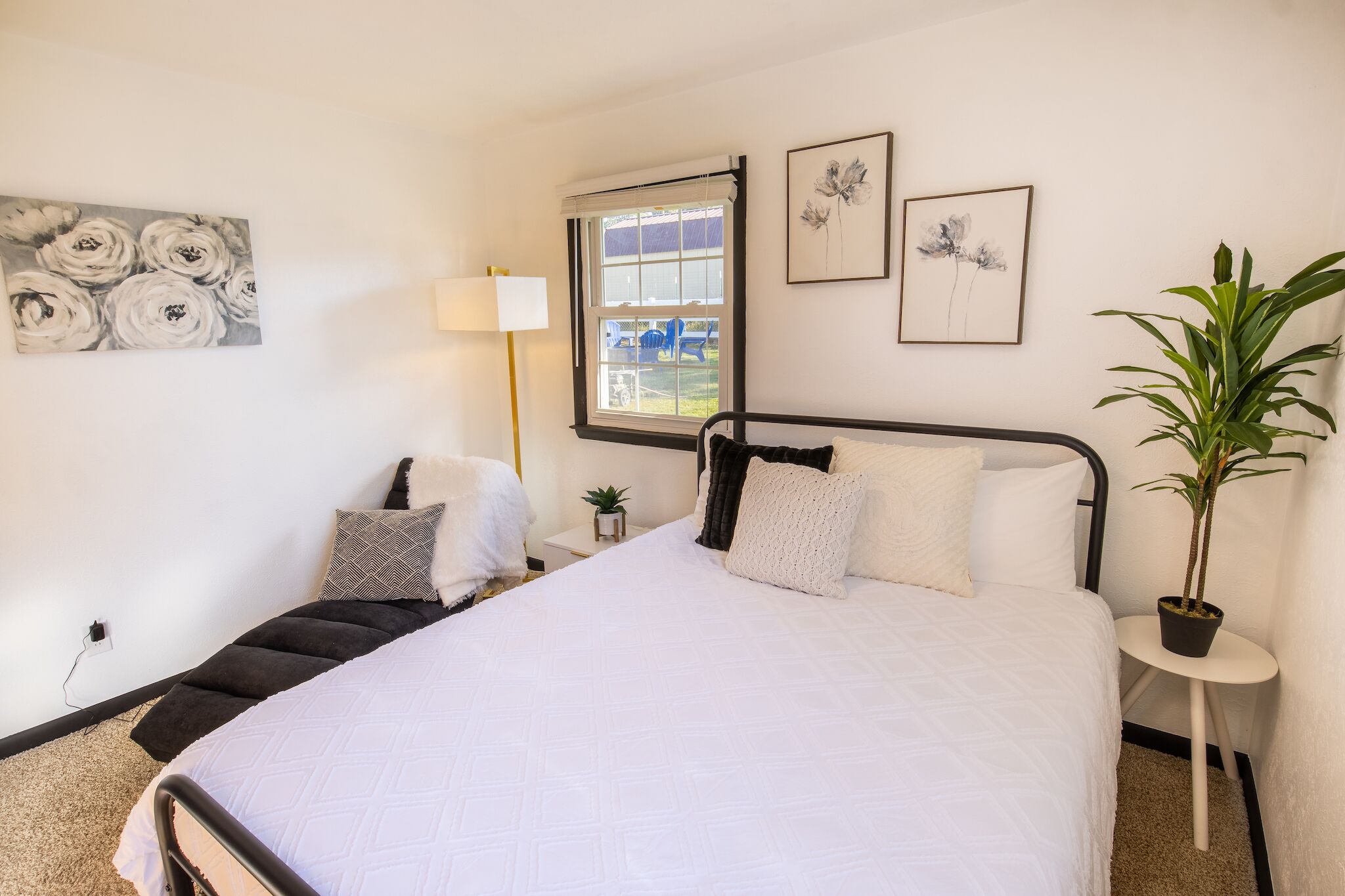 3 bedrooms, desk, iron/ironing board, free WiFi