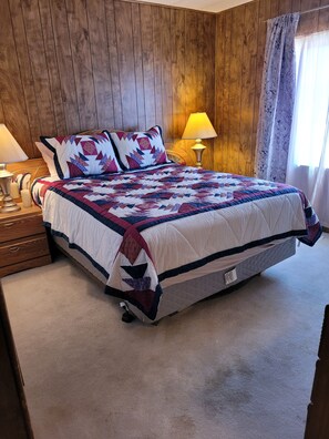 3 bedrooms, desk, iron/ironing board, free WiFi