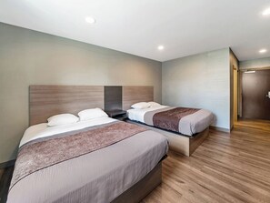 4 bedrooms, iron/ironing board, free WiFi, bed sheets