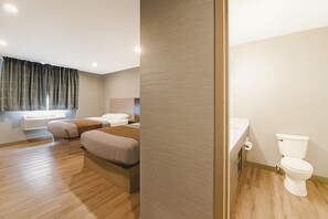 Combined shower/bathtub, hair dryer, towels - Short Walk to Gillette Stadium, 4 Spacious Units with FREE Parking, FREE Bfast! (Foxborough)