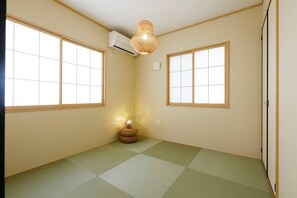 Basic Villa | 4 bilik tidur, Wi-fi percuma, cadar katil