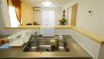 Villa | Cuisine privée | Grand réfrigérateur, micro-ondes, plaque de cuisson, grille-pain