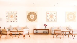 A modern living room with a sofa set, a coffee table, and decorative wall art. -  Villa Montefiori (Valle de Guadalupe)