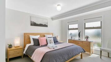 3 bedrooms, iron/ironing board, free WiFi, bed sheets