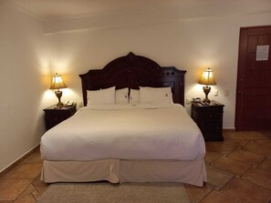 Premium bedding, down duvets, Select Comfort beds, in-room safe - Marhialja Hotel Boutique (Oaxaca)