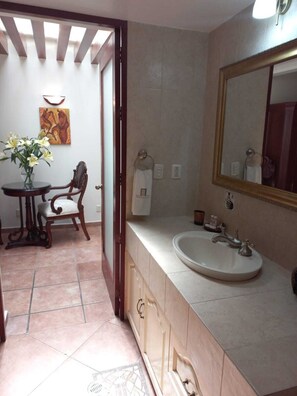Bathroom - Marhialja Hotel Boutique (Oaxaca)