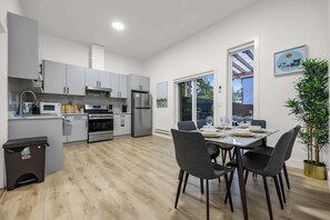 Unclassified image, 3 of 46, button