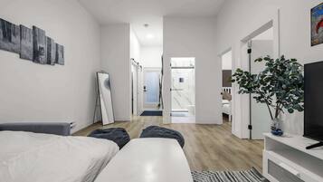 4 bedrooms, iron/ironing board, free WiFi, bed sheets