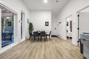 Unclassified image, 4 of 46, button