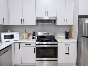 Fridge, microwave, oven, stovetop - 4BR Side Coach House with Fire Pit & Theatre (Langley)