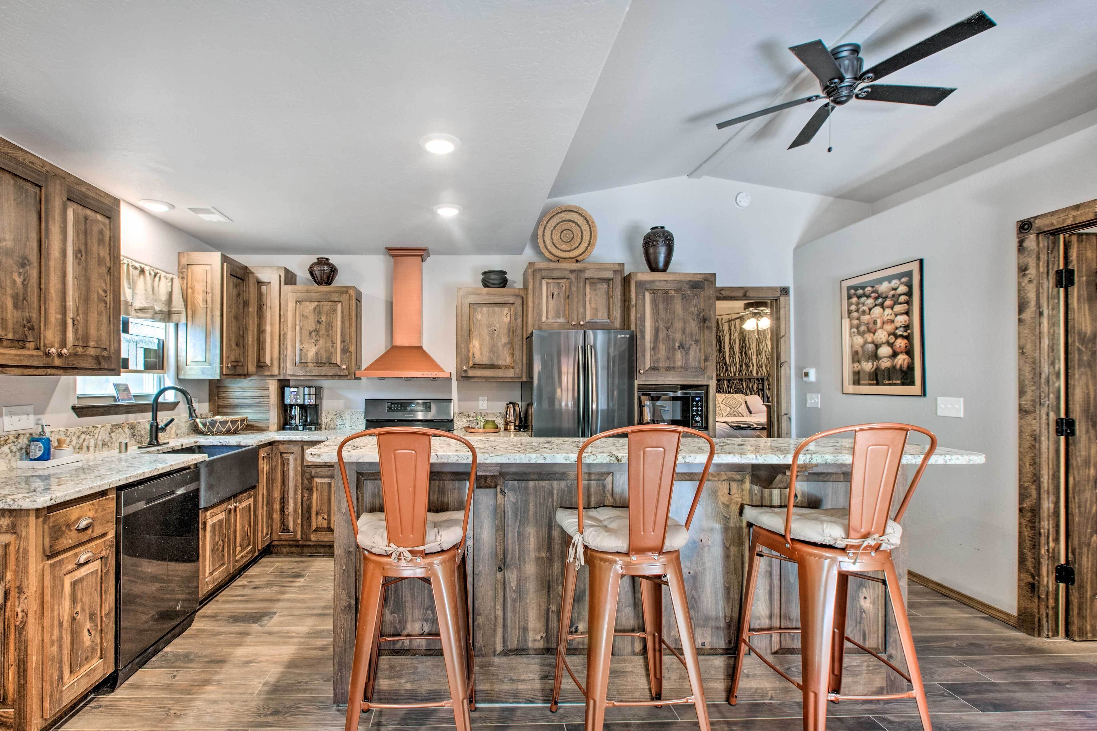 Fridge, microwave, stovetop, dishwasher