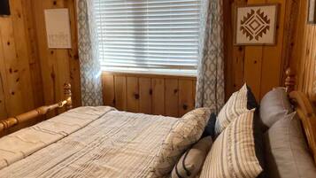 2 bedrooms, in-room safe, desk, iron/ironing board