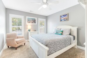 3 多间卧室、免费 WiFi、床单