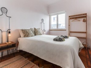1 bedroom, iron/ironing board, internet, bed sheets