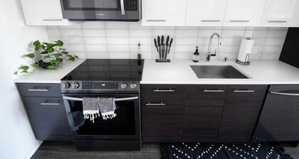 5 minutes from restaurants and attractions at Jack London Square