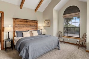 4 bedrooms, iron/ironing board, free WiFi, bed sheets - Whitetail Oaks - Charming Farmhouse on 34 Private Acres w/Private Pool (San Marcos)