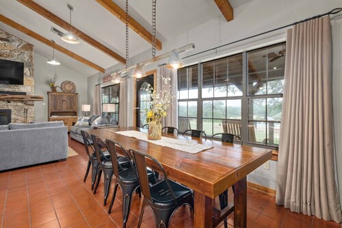 Whitetail Oaks - Rustic Charm Meets Fun! Private Pool & Pickleball on 34 Acres