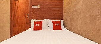 OYO 90662 The 1975 Hotel