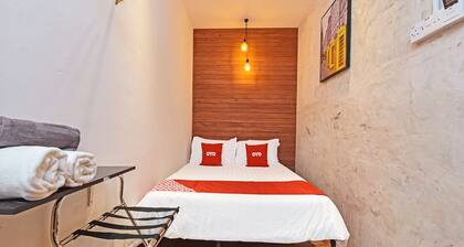 OYO 90662 The 1975 Hotel