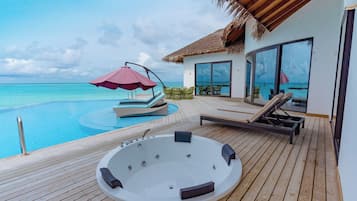 Villa, piscine privĂ©e (Grand Solana 2BR Overwater) | Vue sur la plage/lâocĂ©an