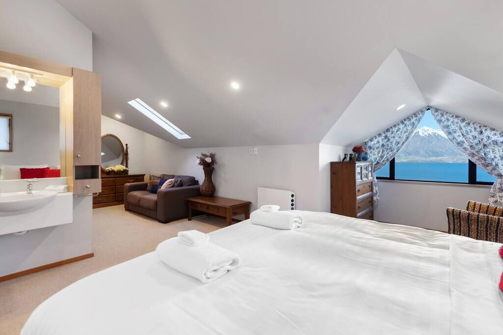 3 bedrooms, iron/ironing board, free WiFi