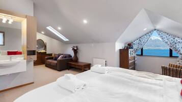 3 bedrooms, iron/ironing board, free WiFi
