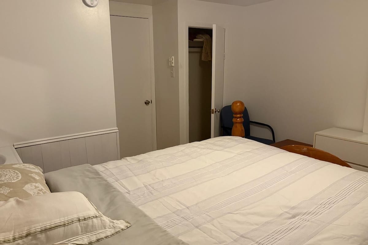 Room 10 | Premium bedding, Tempur-Pedic beds, individually furnished