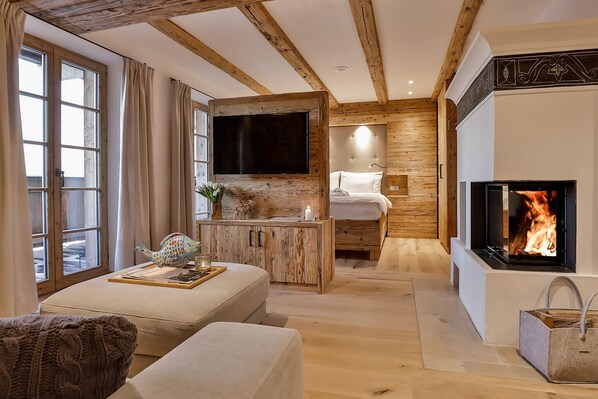 Interior - Cozy chalet suite with 40sqm, bedroom/living room with kitchen and bathroom with sauna (Frasdorf)
