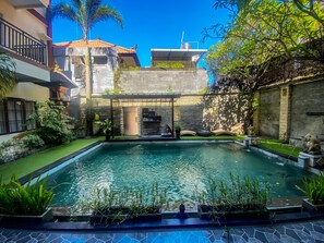 6 outdoor pools - Dedy Beach Inn (Kuta)