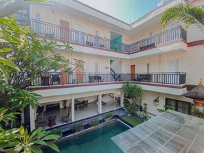 6 outdoor pools - Dedy Beach Inn (Kuta)