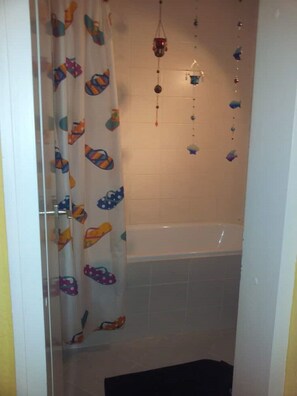Shower - Toplage Über den Dächern von Karlsruhe (Karlsruhe)