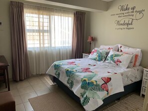 4 bedrooms, iron/ironing board, free WiFi, bed sheets - Property not available any longer (Jeffreys Bay)