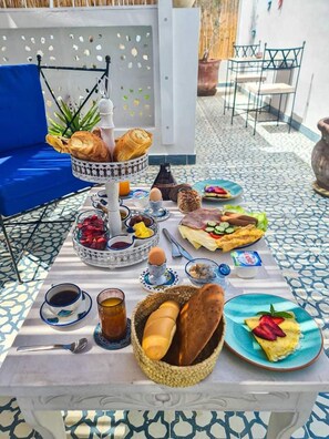 Free daily continental breakfast