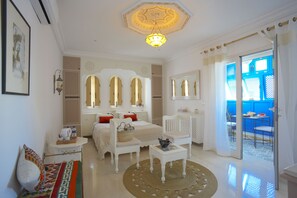 华丽双人房 | 高档床上用品、特色装修、特色家居、隔音