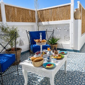 Free daily continental breakfast - Dar Colibri – Maison de charme (Kelibia)