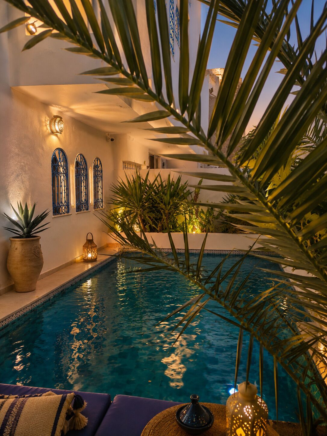 Outdoor pool, open 9:00 AM to 9:00 PM, pool loungers