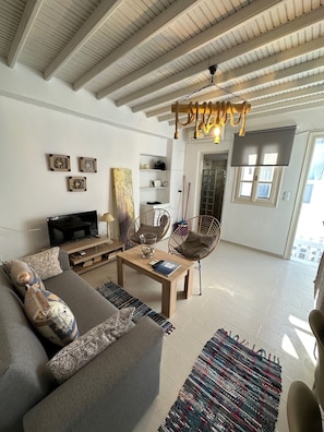 Traditional Apartment | Living area | Flat-screen TV