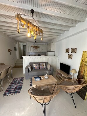 Traditional Apartment | Living room | Flat-screen TV - Myconian Avra Apartment (Mykonos)