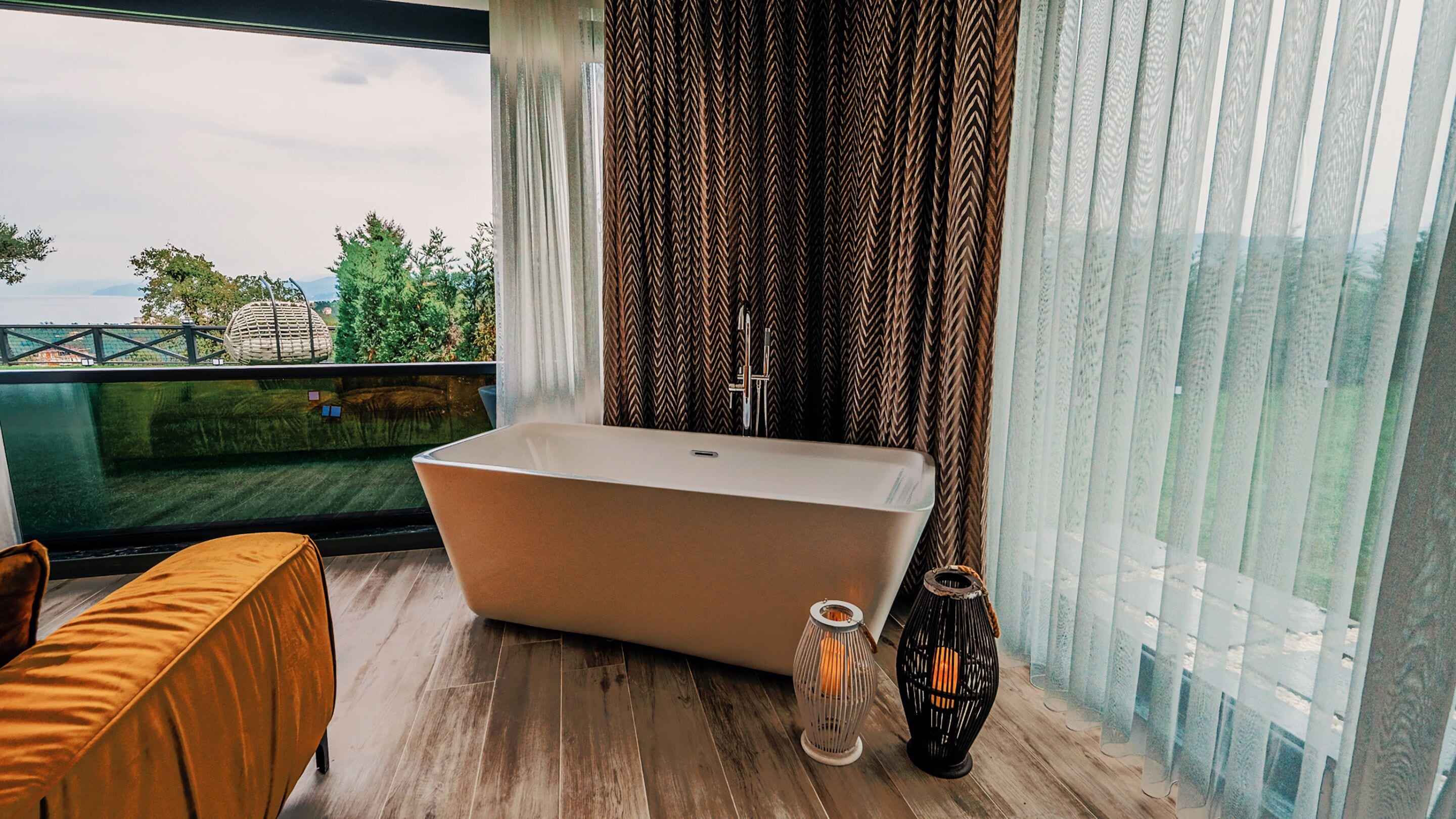 Phòng Deluxe | Minibar, két bảo mật tại phòng, phòng cách âm 