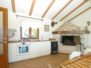 Fridge, microwave, oven, stovetop - House 2206/58773 (Istria - Valbandon), 900m from the beach (Valbandon)