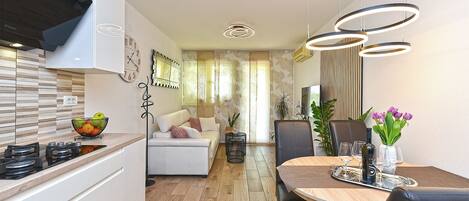 Fridge, microwave, oven, stovetop