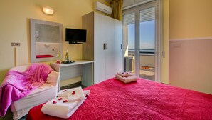 In-room safe, free WiFi, bed sheets - Family Resort Barone (Rimini)