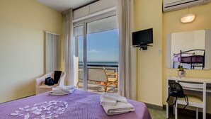 In-room safe, free WiFi, bed sheets - Family Resort Barone (Rimini)
