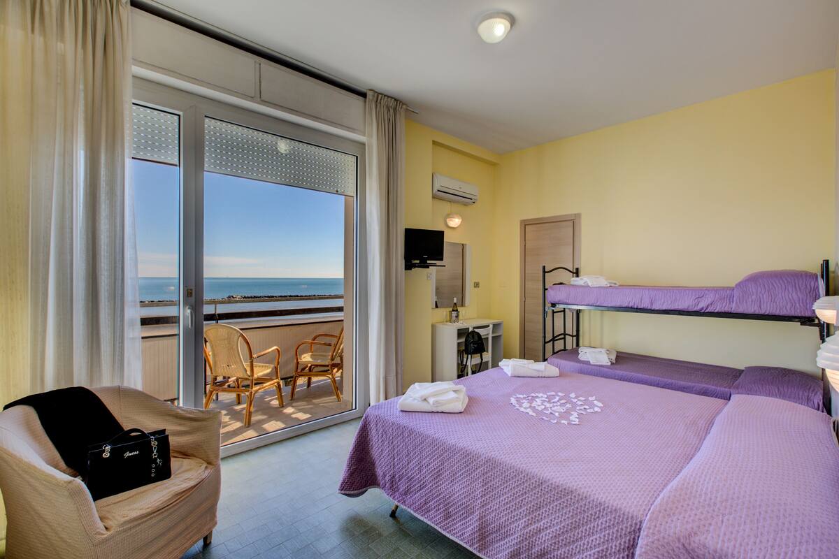 Deluxe Quadruple Room | In-room safe, WiFi (free), bed sheets