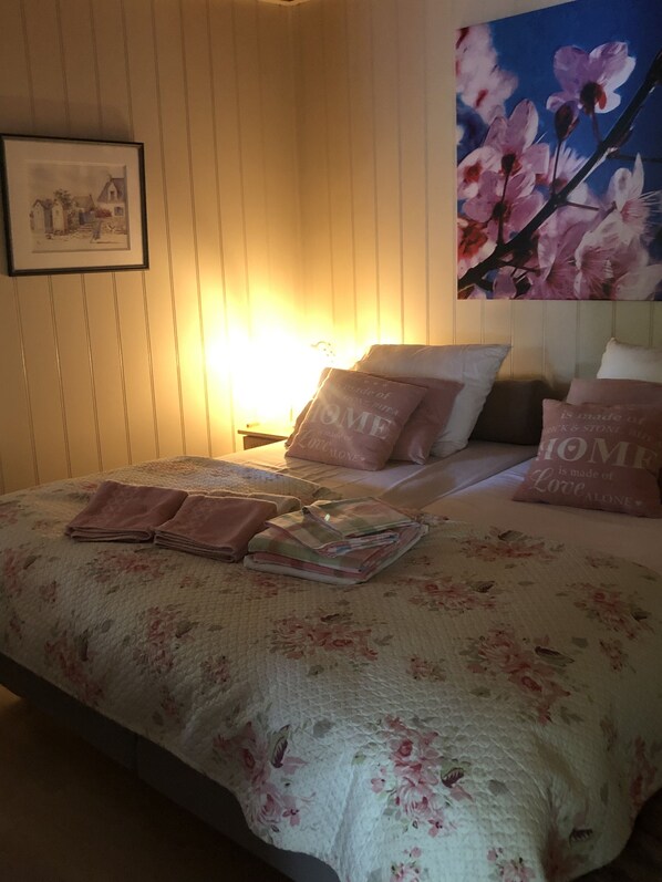 2 chambres, lit parapluie, Wi-Fi gratuit, draps fournis