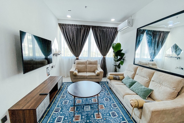 Condo família, vista para a montanha | Área de estar | Smart TV 55 polegadas com canais digitais, TV