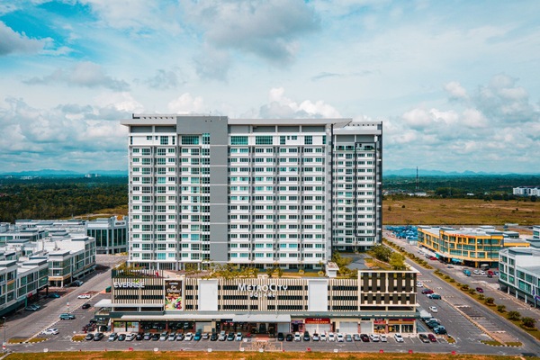 Vista frontal de la propiedad